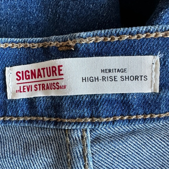 Levi signature cut off style denim shorts in size 14 great condition - Picture 4 of 7